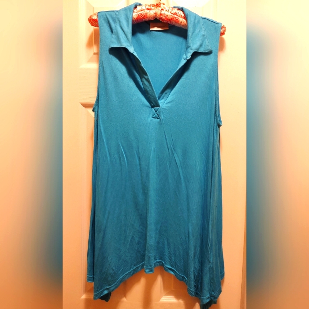 Avenue blue sleeveless shark bite tunic shirt